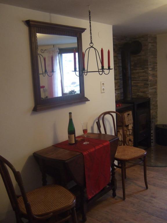 Villa Kleines Winzerhäuschen Bremm Zimmer foto